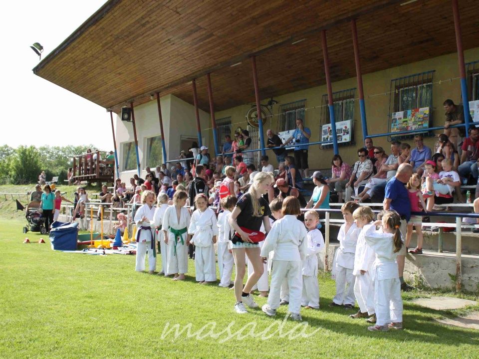 Sportovní den v Choceradech - slavnostní nástup