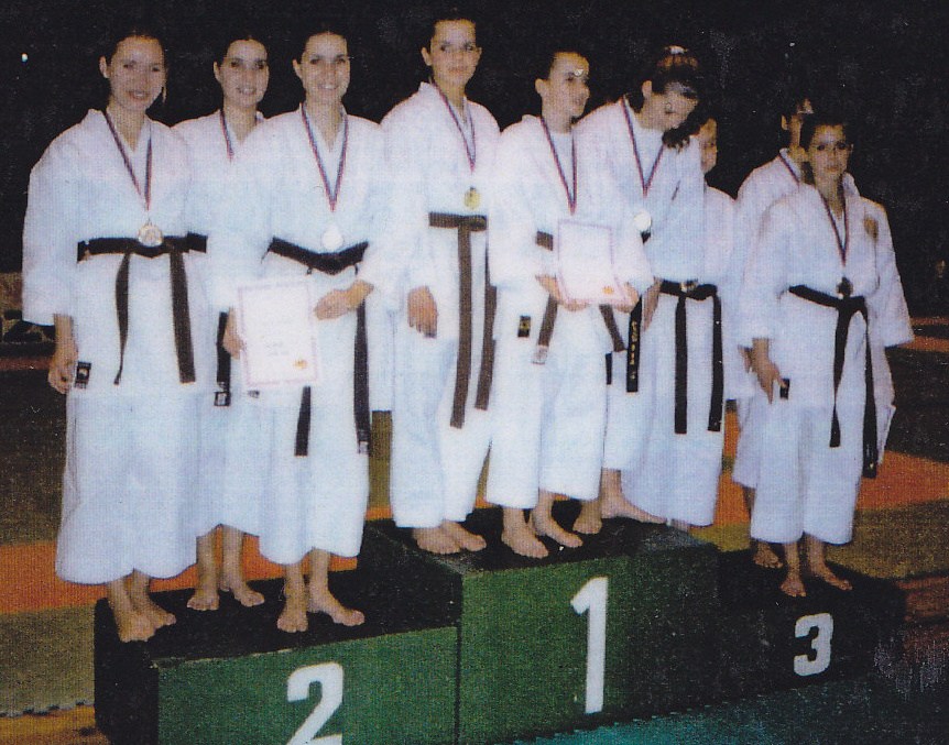 Kata team jun./ 2. Denisa a Darina Jordanovovi, Kateřina Fabiánová